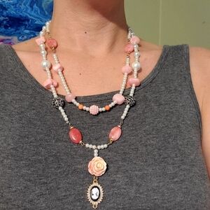 Handmade pearl and pink agate necklace.